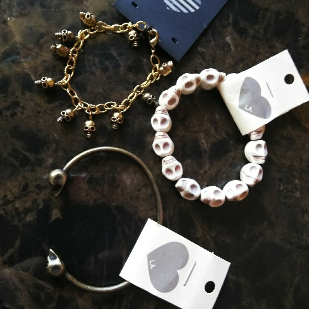 CLOSEOUT SALE Skull Bracelet Set 3pc in Cream/Gold - Picture 3 of 8